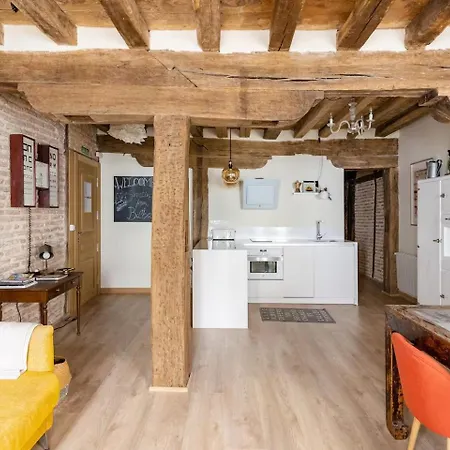 Aston - Todo El Encanto Del Casco Viejo De * Bilbao