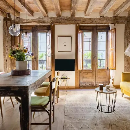 Aston - Todo El Encanto Del Casco Viejo De Bilbao