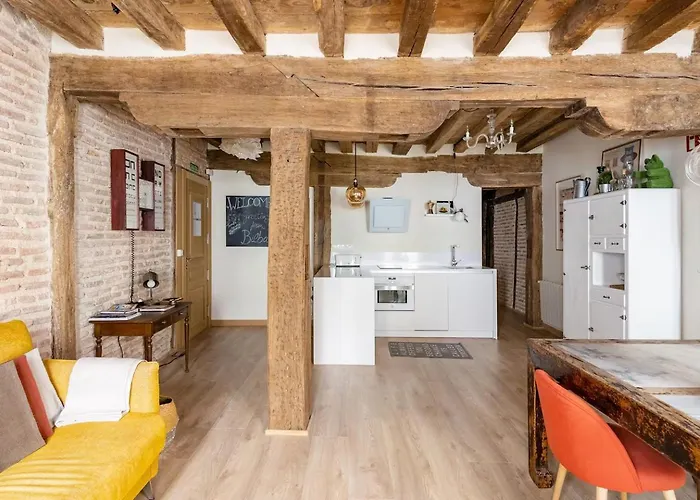 Aston - Todo El Encanto Del Casco Viejo De * Bilbao