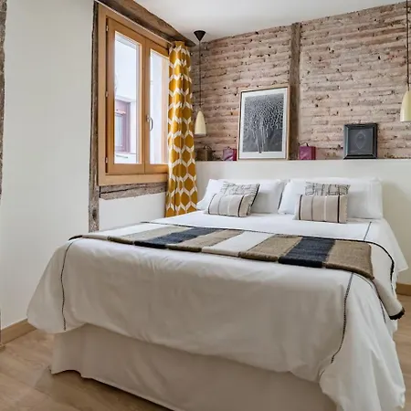 Aston - Todo El Encanto Del Casco Viejo De Bilbau