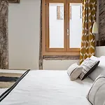 Aston - Todo El Encanto Del Casco Viejo De Lägenhet